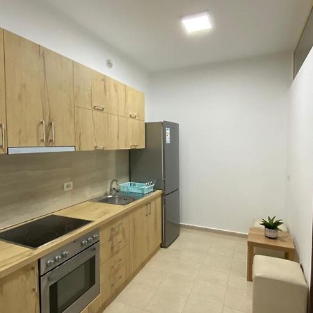 Anna'S Apartament Lushnjë Esterno foto