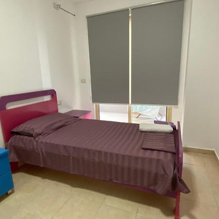 Anna'S Apartament Lushnjë Esterno foto