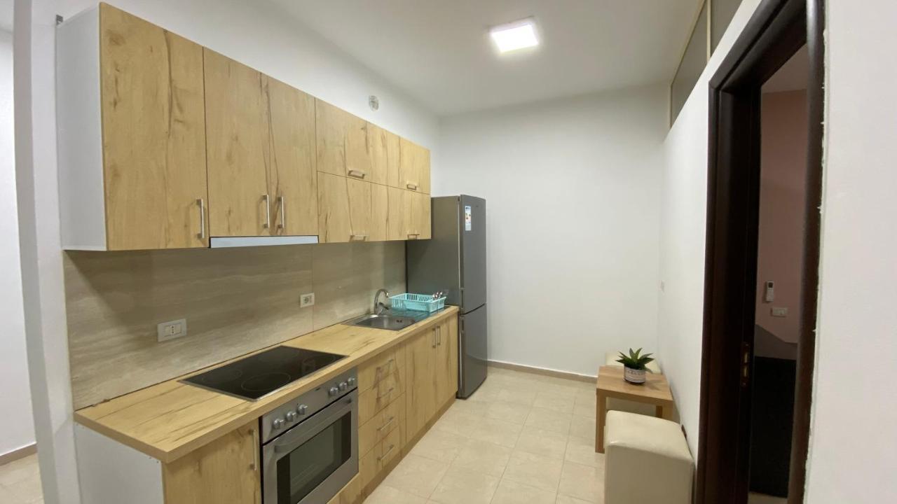 Anna'S Apartament Lushnjë Esterno foto