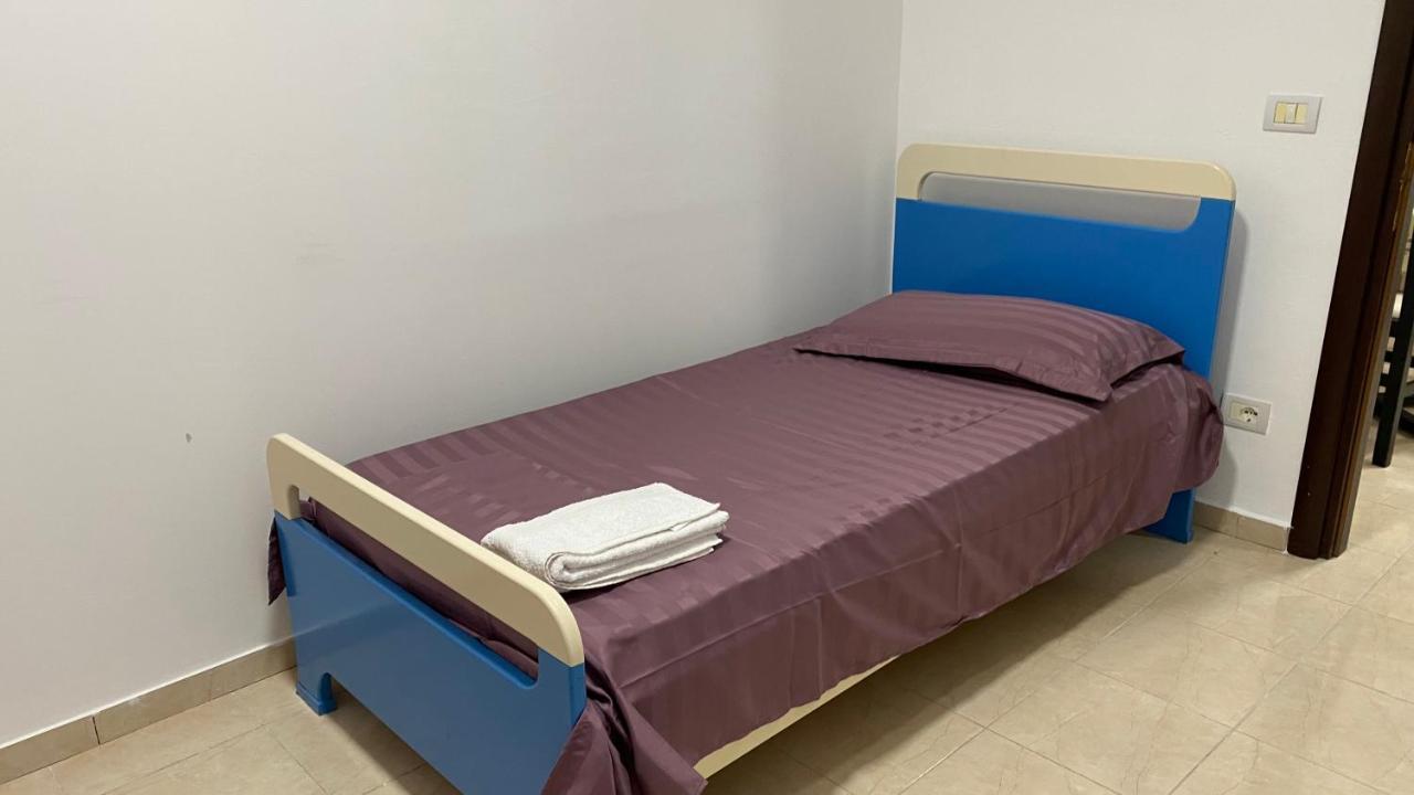 Anna'S Apartament Lushnjë Esterno foto