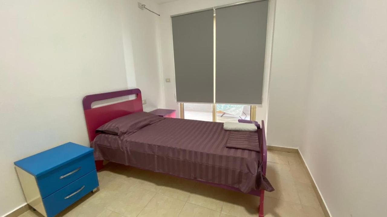 Anna'S Apartament Lushnjë Esterno foto