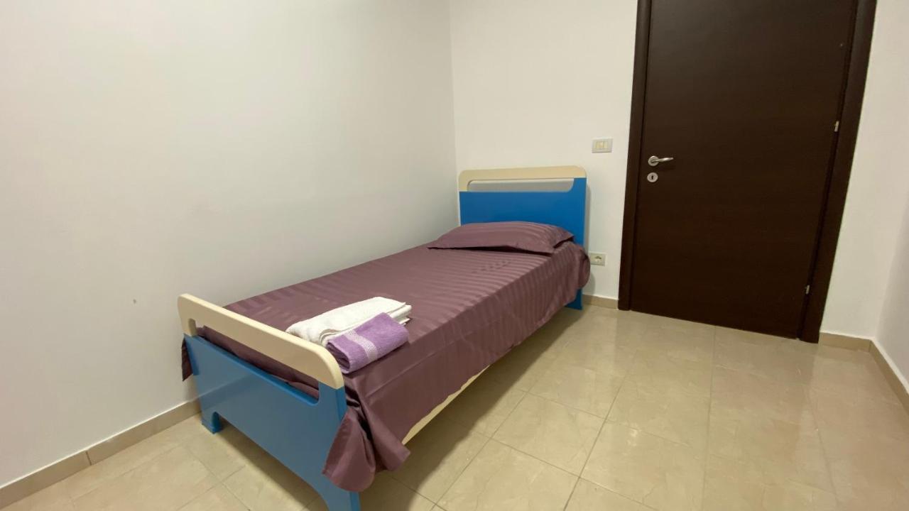 Anna'S Apartament Lushnjë Esterno foto
